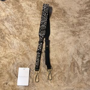 Black snakeskin print bag strap